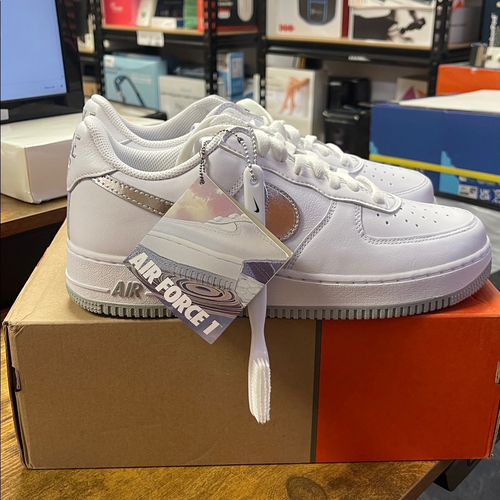 Nike men’s Classic White Sneakers
